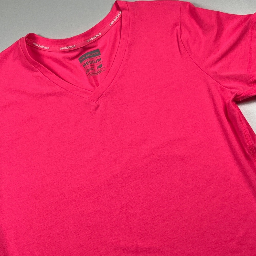 New Balance V-Neck Short Sleeve Performance Running T-Shirt Size M Hot Pink Top